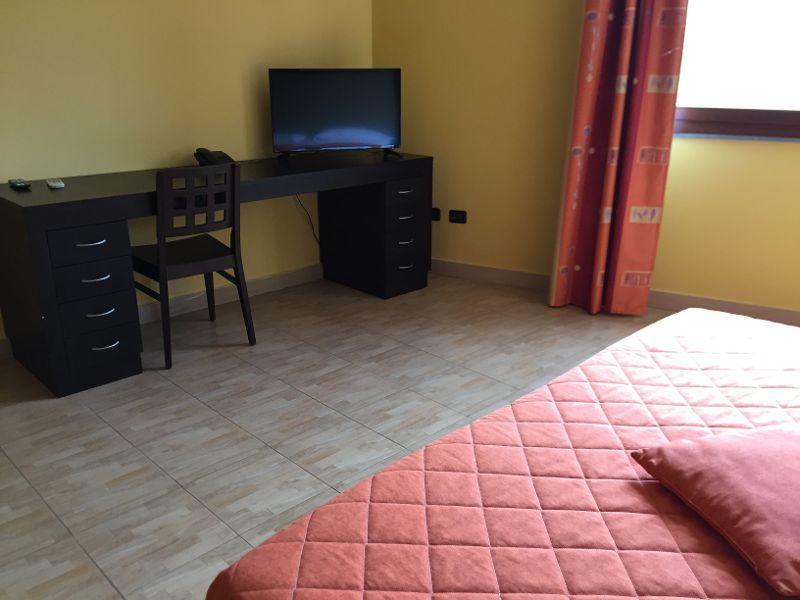 64Rooms Enna Bagian luar foto