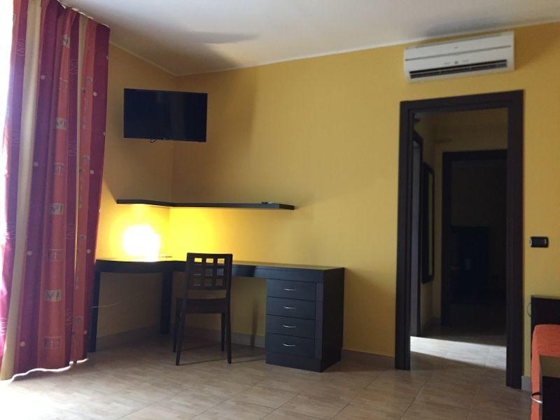 64Rooms Enna Bagian luar foto