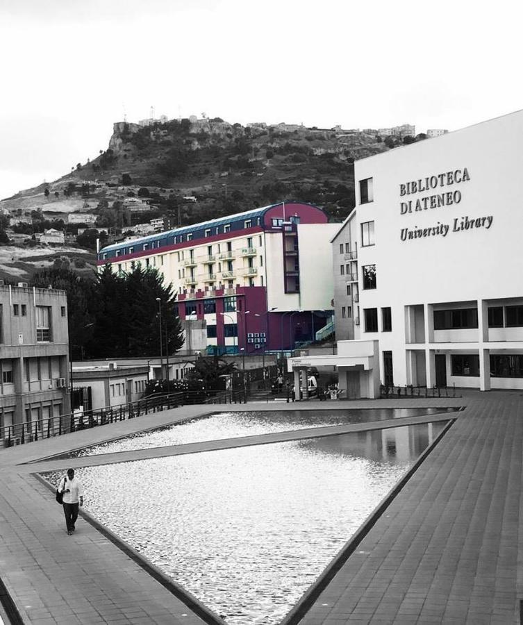 64Rooms Enna Bagian luar foto